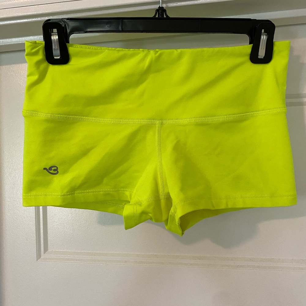 Via prive booty shorts